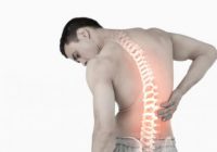 Co powoduje ból pleców? Przyczyny dolegliwości mogą dotyczyć anatomii pleców
